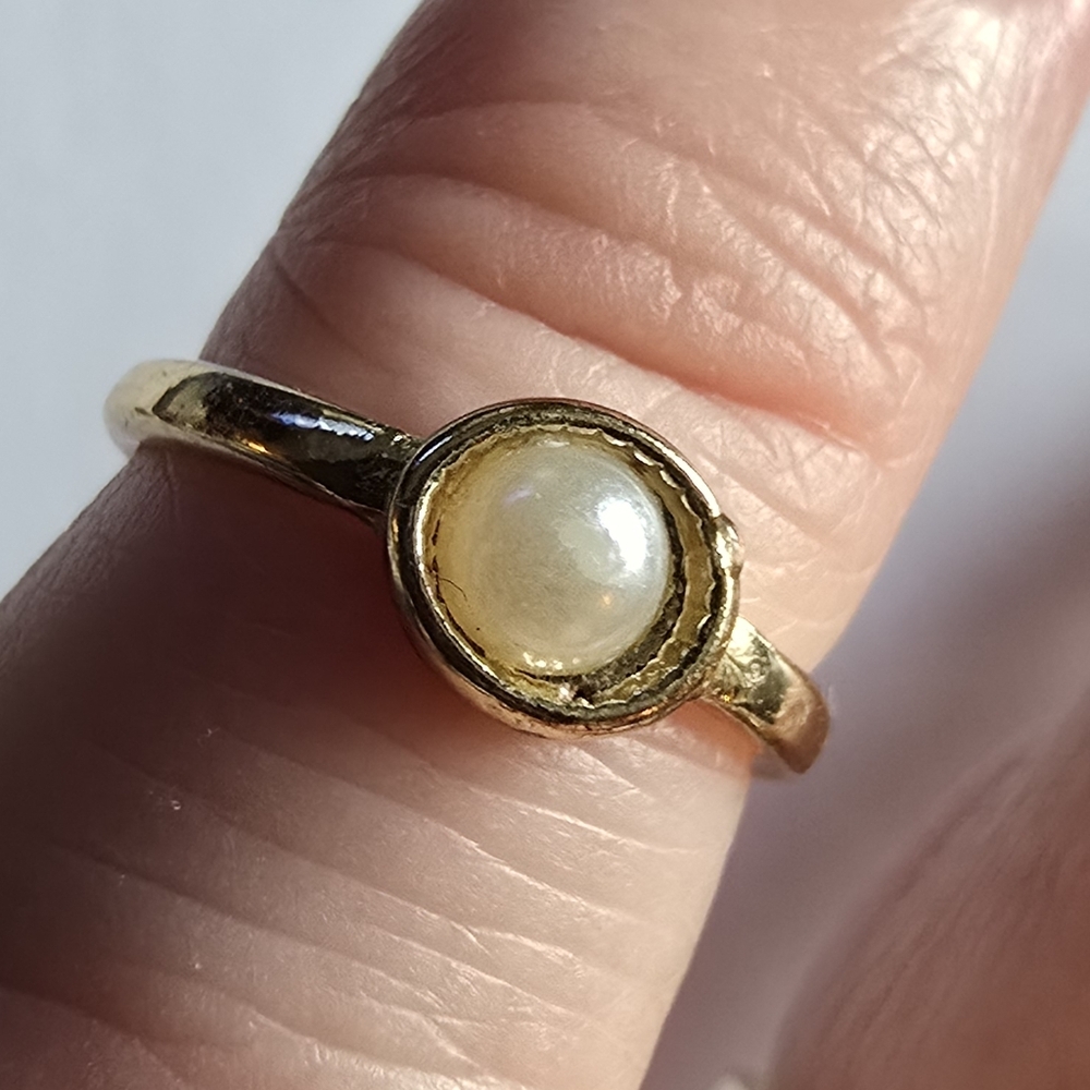 Pearl ring gold tone size 2.75  pearlcore 2 3/4 midi ring stacking dainty